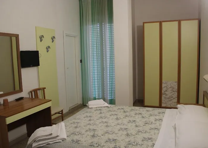 Santini Hotell 3*