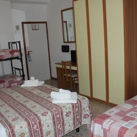 Santini 3*